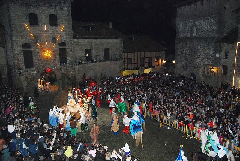 Cabalgata de Reyes de Santillana del Mar y acto Sacramental 2017