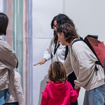 De tú a tú en la exposición Yuko Mohri: Entrelazamientos en Centro Botín