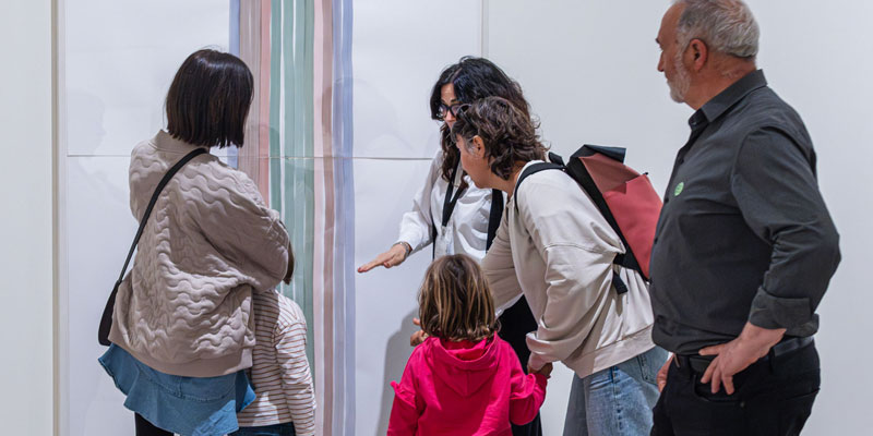 De tú a tú en la exposición Yuko Mohri: Entrelazamientos en Centro Botín