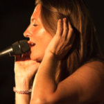 Actuación musical de Jazztwoman con Ruth Gómez en El Corte Inglés