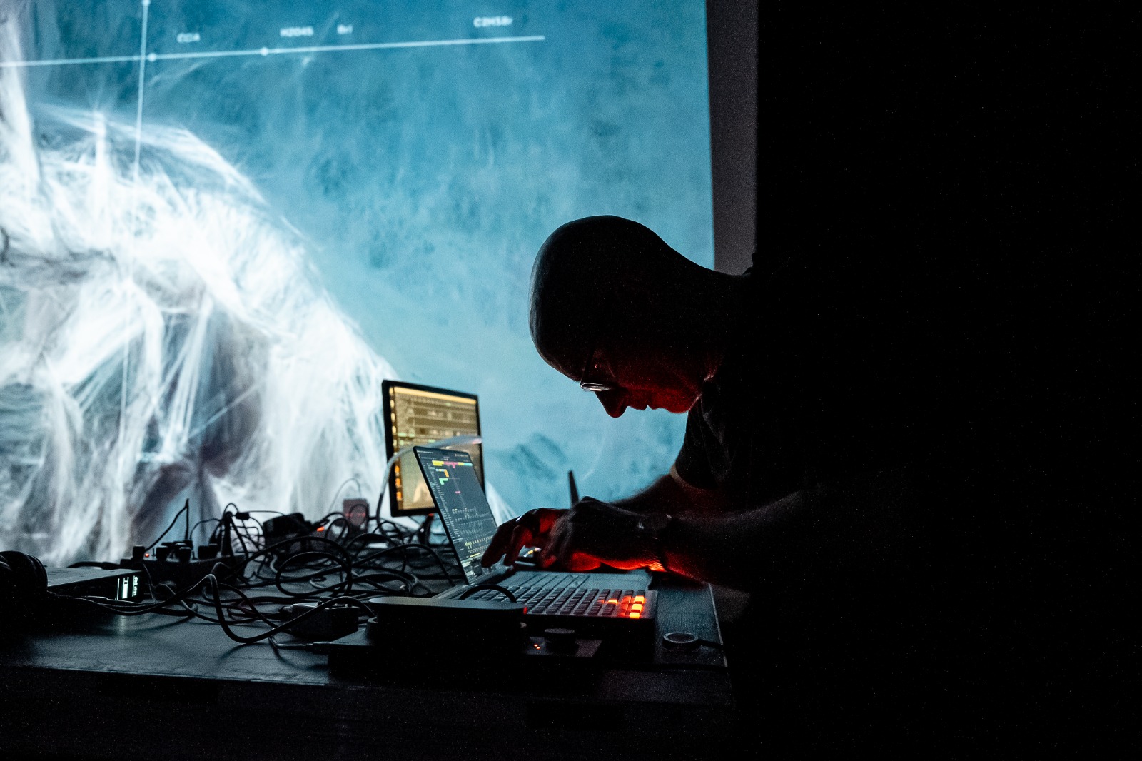 Ruido Interno lleva al MAS el arte generativo de Iván Puñal