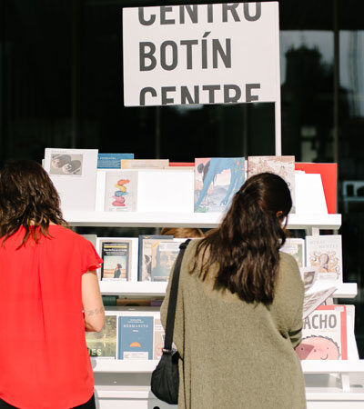 Punto de lectura gratuito en los Jardines de Pereda