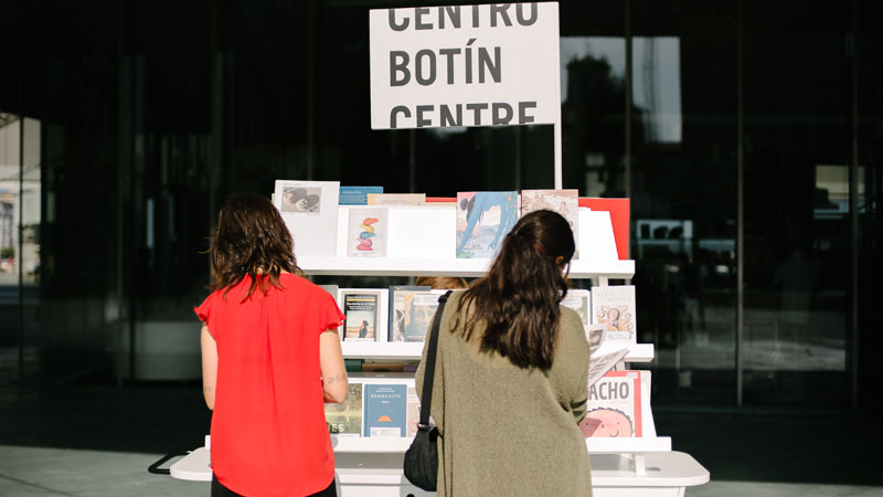 Punto de lectura gratuito en los Jardines de Pereda