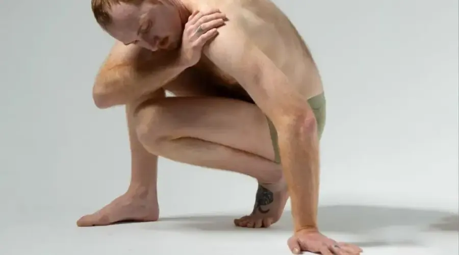 Sesión de dibujo con modelo al natural en La Musa Azul, Santander