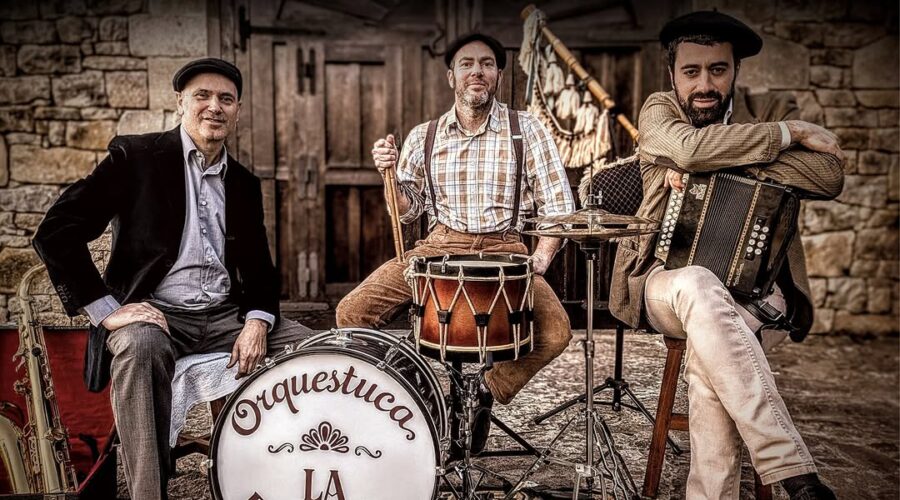 Orquestuca La Runfona en directo en El Ferial de Gama