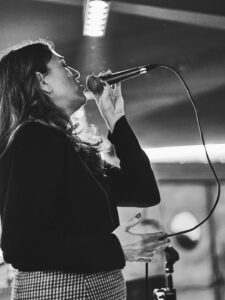 Diana Puente y músicos en directo en Umma
