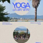 Clase de yoga al aire libre en Merenderos de la Magdalena, Santander