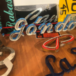 Exposición Tipografías Lumínicas en Antigua Librería Gil