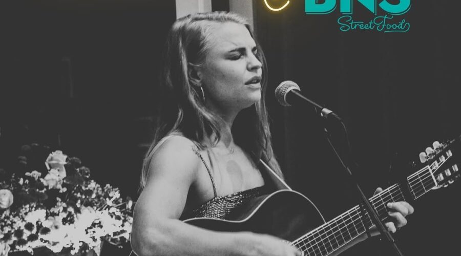 Stephanie Josine en directo en BNS Street Food