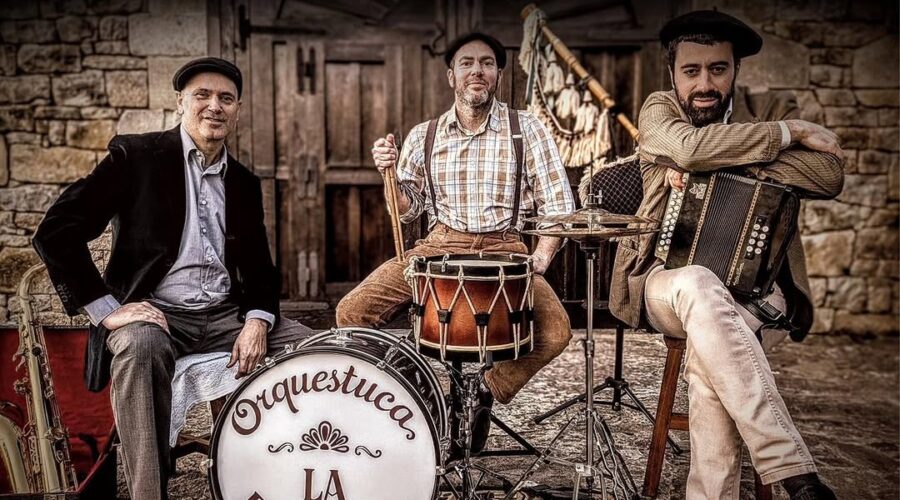 Orquestuca La Runfona en directo en Santa María de Cayón