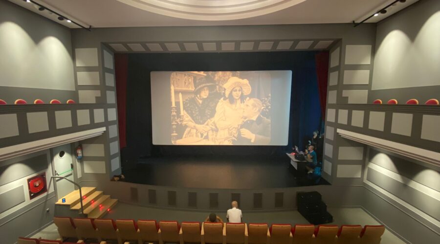 Proyección de cortometrajes: Mermelada de fresa y Me gusta conducir
